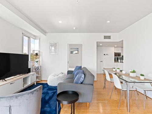 Adelaide Central Business District Apartment | Cosy 2BR Apartment w Terrace in Adelaide CBD