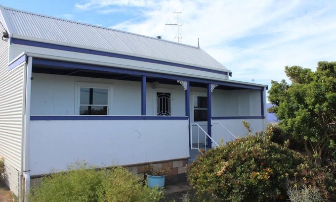 Kingscote House | Cosy 3 bedroom cottage in the centre of Kingscote