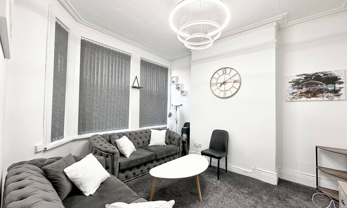 Levenshulme House | Cosy 5-Bed Home in Levenshulme