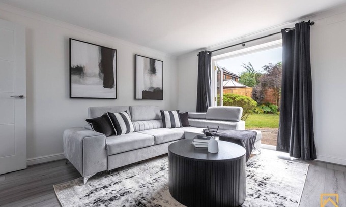 Knowle Sands House | Cosy 5 bedroom house - Central