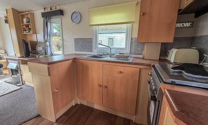 Skegness House | Cosy 8 berth caravan near to Skegness at Southview Holiday Park ref 33057F