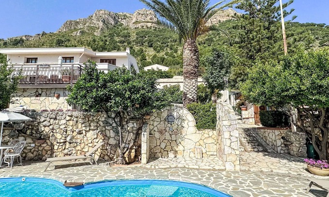 Castellammare del Golfo Apartment | Cosy apartment for 7 people with A/C, WIFI, pool, TV and balcony