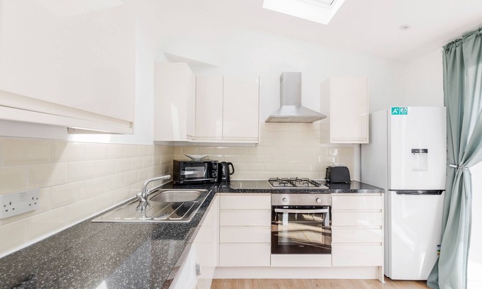 West Ham House | Cosy and bright 2 bedroom house, close to Olympic City, Excel and O2