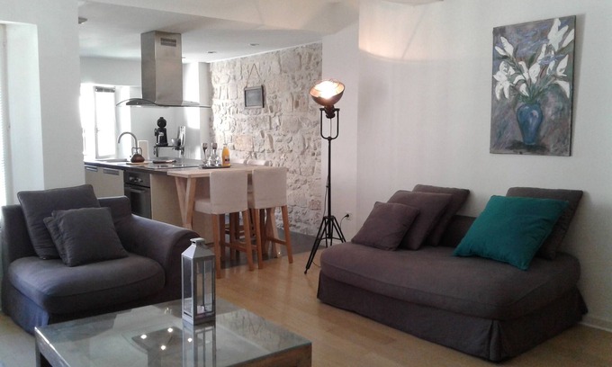Avignon City Centre Apartment | Cosy and very quiet duplex. 2 air-conditioned bedrooms in the heart of the old town.