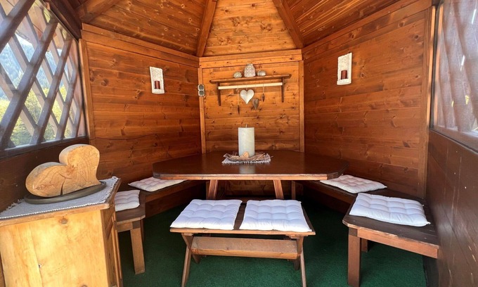 Muhlbach im Pinzgau Apartment | Cosy apartment for 8 people with WIFI, TV, terrace, pets allowed, panoramic view and parking