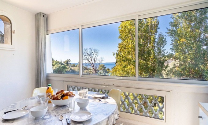 Le Rayol Apartment | Cosy apartment for 4 guests with WIFI, A/C and TV