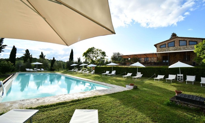 Ponte di Gabbiano Apartment | Cosy apartment for 5 people with A/C, pool, WIFI, TV, pets allowed and parking, close to Siena