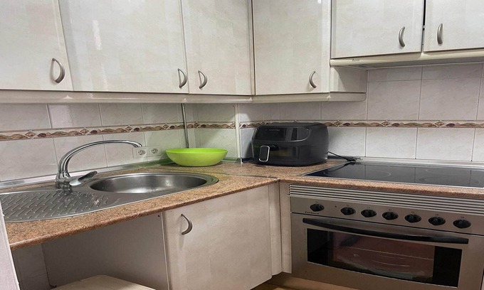 Mairena del Aljarafe Apartment | Cosy apartment with shared balcony