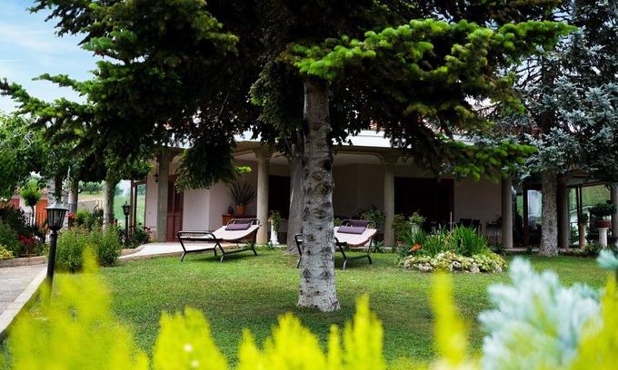 Roseto degli Abruzzi Villa | Cosy apartment in villa for 2 guests with A/C, WIFI, TV and patio