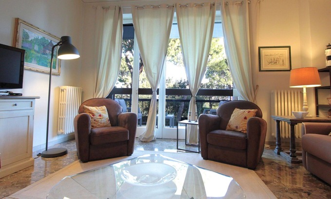 Desenzano del Garda Apartment | Cosy apartment for 6 guests with sauna, WIFI, hot tub, A/C, TV and terrace, close to Sirmione