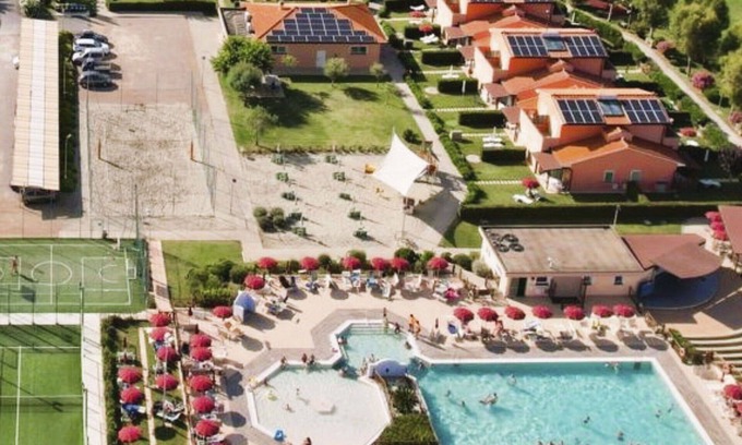 Vada Apartment | Cosy apartment for 6 people with A/C, WIFI, pool, TV, patio and parking