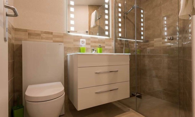 Saas Almagell Apartment | Cosy apartment for 3 guests with WIFI, hot tub, TV and balcony