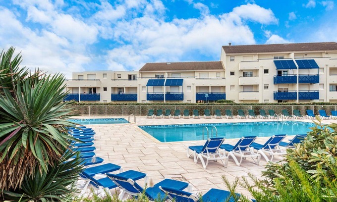 Lacanau-Ocean Apartment | Cosy apartment for 4 people with WIFI, pool, TV, terrace, pets allowed and parking