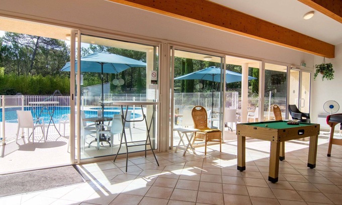 Nans-les-Pins Apartment | Cosy apartment for 4 guests with WIFI, pool, TV, terrace and parking