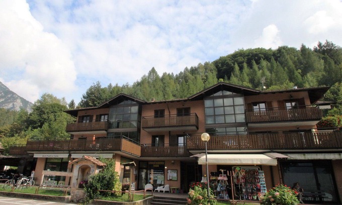 Molina di Ledro Apartment | Cosy apartment for 5 people with WIFI, TV, terrace, pets allowed and parking