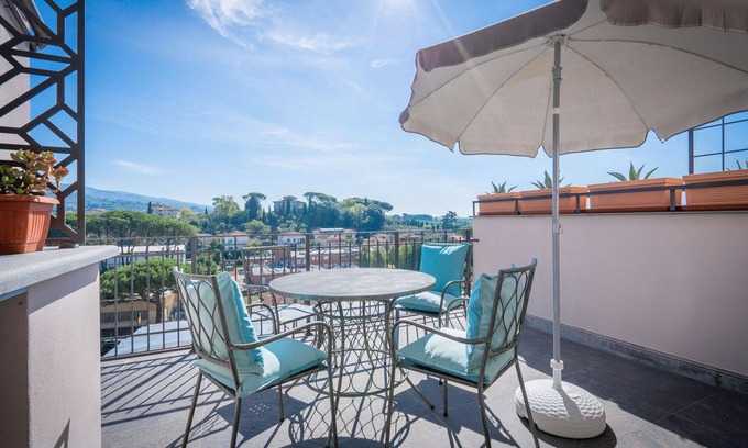 Lamporecchio Apartment | Cosy apartment for 4 guests with WIFI, pool, A/C, TV, terrace and panoramic view