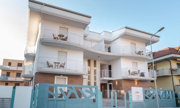 Martinsicuro Apartment | Cosy apartment for 4 people with WIFI, A/C, TV, balcony, pets allowed and parking