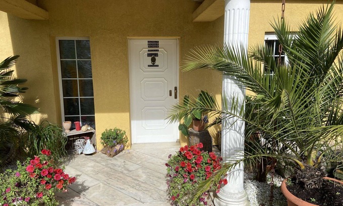 Steinheim Apartment | Cosy apartment for 2 people with hot tub, WIFI, TV, patio, pets allowed and parking