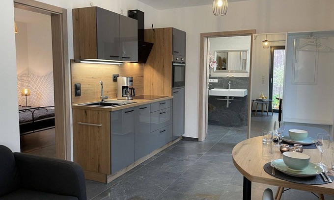 Ueberlingen Apartment | Cosy apartment for 2 guests with WIFI, TV, terrace and parking