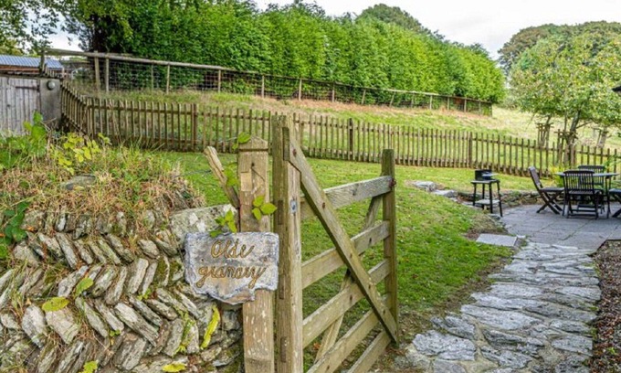 Fivelanes Apartment | Cosy apartment for 2 people with WIFI, hot tub, TV, patio and pets allowed