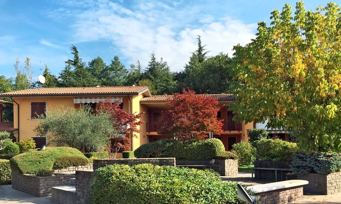 Colà Di Lazise Apartment | Cosy apartment for 3 guests with A/C, pool, TV, balcony and pets allowed