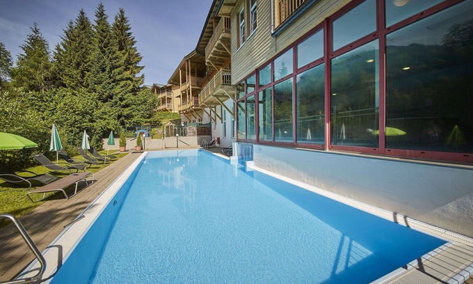 Viehhofen Apartment | Cosy apartment for 4 guests with WIFI, pool, TV, terrace, pets allowed and parking
