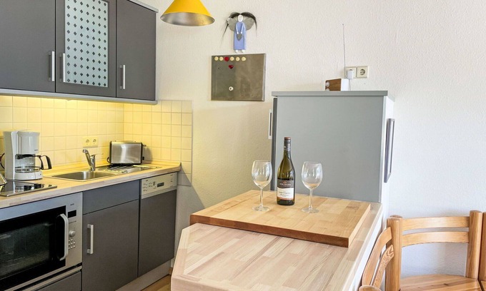 Hofsgrund Apartment | Cosy apartment for 4 people with WIFI, TV, balcony and parking