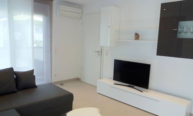 Offenburg Apartment | Cosy apartment for 4 people with WIFI, A/C, TV, balcony and parking
