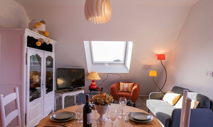 Coatroual Apartment | Cosy apartment for 4 guests with WIFI, TV, patio and parking