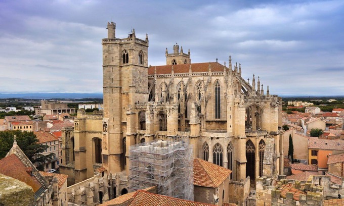 Narbonne Apartment | Cosy apartment for 4 people with TV, balcony and parking