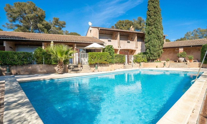 La Croix-Valmer Apartment | Cosy apartment for 4 people with WIFI, pool, A/C, TV, terrace, pets allowed and parking