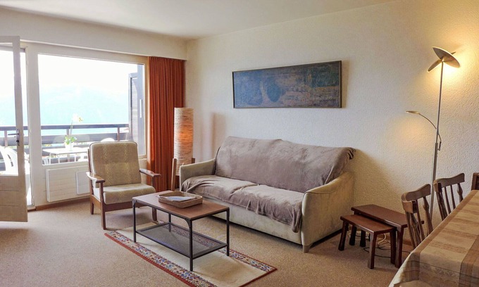 Montana Apartment | Cosy apartment for 4 guests with WIFI, TV, balcony, panoramic view and parking