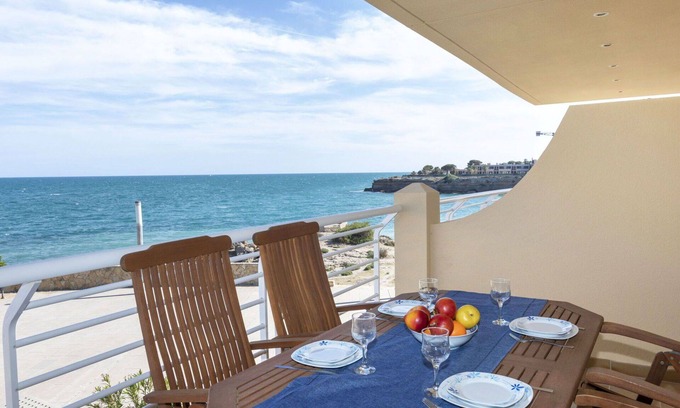 Vinaros Apartment | Cosy apartment for 4 guests with WIFI, pool, TV, terrace and parking