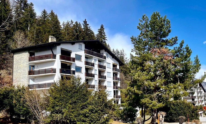 Randogne Apartment | Cosy apartment for 4 guests with WIFI, TV, balcony, pets allowed and parking