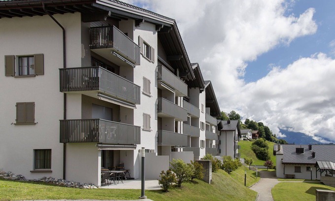 Falera Apartment | Cosy apartment for 4 guests with WIFI, pool, TV, patio, pets allowed, panoramic view and parking