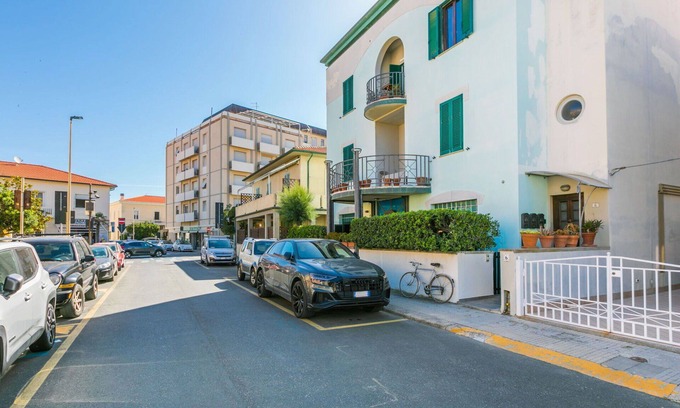 Marina di Cecina Apartment | Cosy apartment for 4 guests with WIFI and balcony