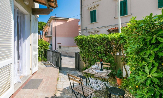 Marina di Cecina Apartment | Cosy apartment for 4 guests with A/C, WIFI, TV, pets allowed and parking