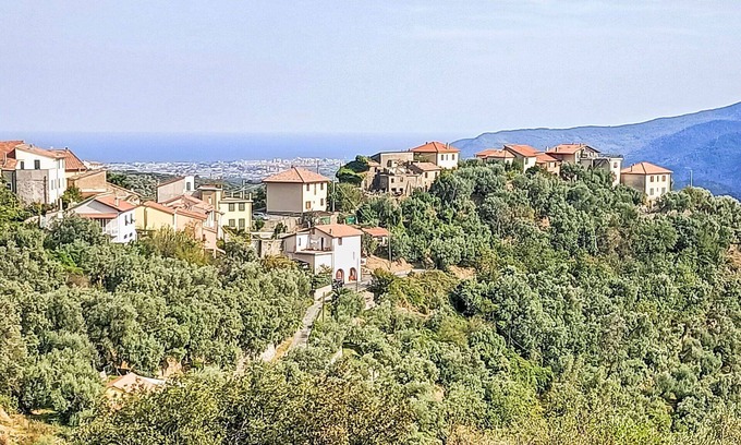 Arnasco Apartment | Cosy apartment for 4 guests with WIFI, A/C, TV, terrace and parking