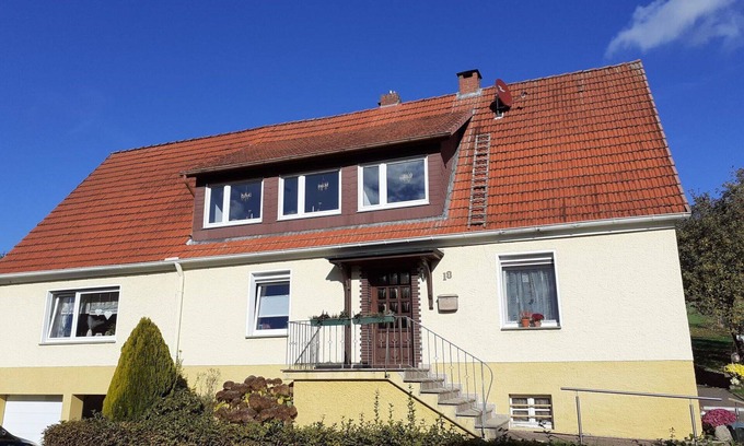 Luegde Apartment | Cosy apartment for 4 guests with WIFI, TV, balcony, pets allowed and panoramic view