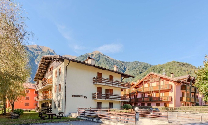 Carisolo Apartment | Cosy apartment for 4 guests with TV