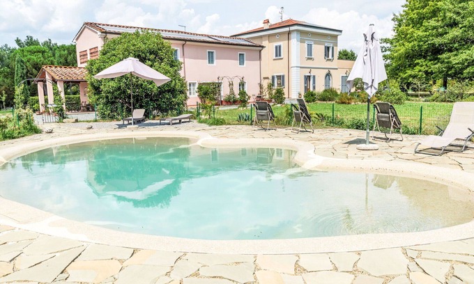 Fucecchio Apartment | Cosy apartment for 4 people with pool, A/C, WIFI, patio, pets allowed and parking
