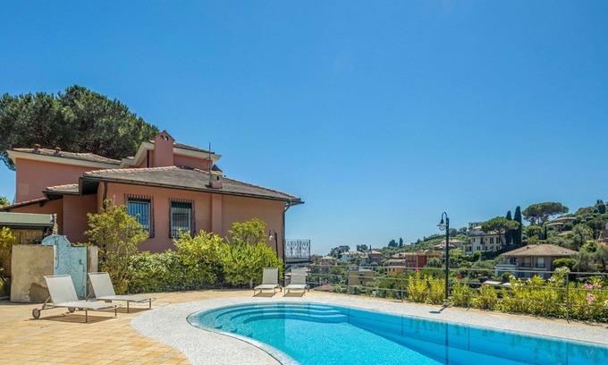 Rapallo Apartment | Cosy apartment for 4 people with pool, A/C, TV, patio and parking