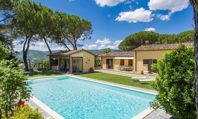 Bucine Apartment | Cosy apartment for 4 people with pool, WIFI, TV, terrace and pets allowed