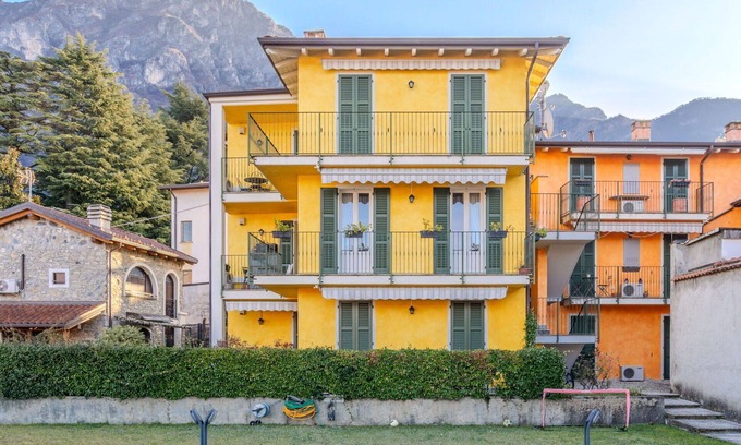 Lierna Apartment | Cosy apartment for 4 people with A/C, WIFI, TV, balcony and parking