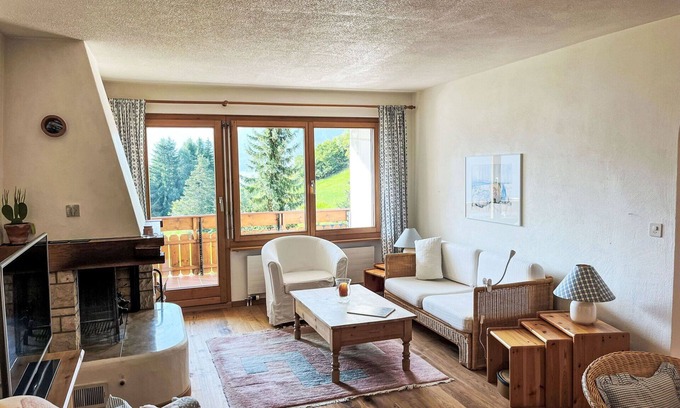 Salouf Apartment | Cosy apartment for 4 people with pool, WIFI, TV, balcony, pets allowed, panoramic view and parking