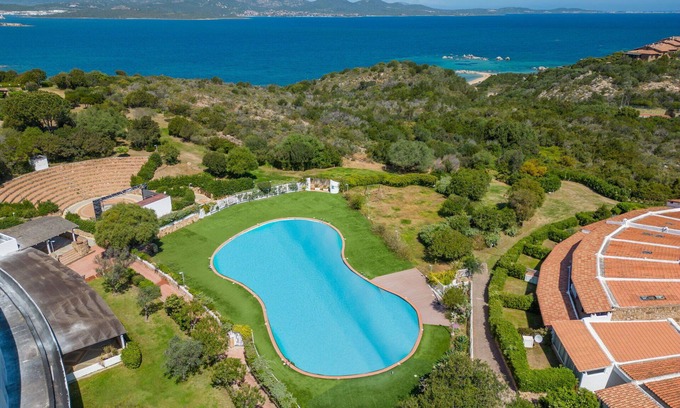 Porto Istana Apartment | Cosy apartment for 4 people with WIFI, A/C, pool, TV, terrace and parking