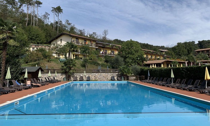 Campi Apartment | Cosy apartment for 4 people with hot tub, pool, WIFI, TV, terrace and pets allowed