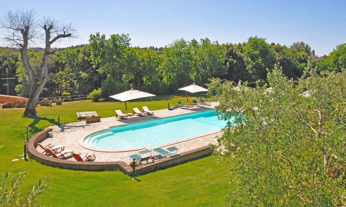 Pitigliano Apartment | Cosy apartment for 4 people with pool, TV and parking