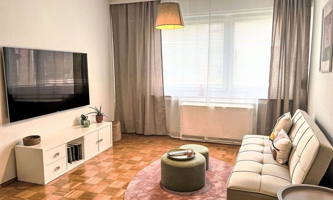 Siegburg Apartment | Cosy apartment for 5 guests with WIFI, TV, balcony and parking
