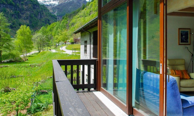 Sonogno Apartment | Cosy apartment for 5 guests with WIFI, TV, patio, panoramic view and parking